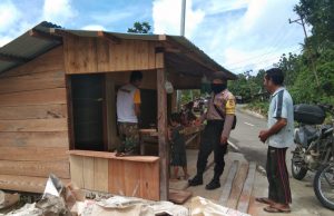 Bapak Jemmy Awear mendapatkan kunjungan dan Sosialisasi New Normal dari Bhabinkamtibmas Sangliat Krawain