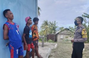 Bhabinkamtibmas Sangliat Dol sambangi warga sampaikan New Normal
