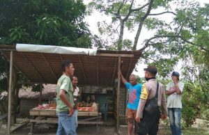 Bhabinkamtibmas Sangliat Krawain gencar sosialisasi New Normal kepada warga desa