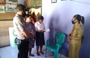 Bhabinkamtibmas Desa Themin berikan pengamanan kegiatan hasil ujian SMP N. 1 Seira
