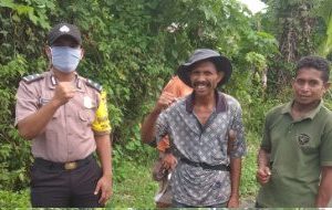 Bhabinkamtibmas Watmuri laksanakan giat Binluh Prosedur Standar Tatanan Baru “New Normal” kepada warga
