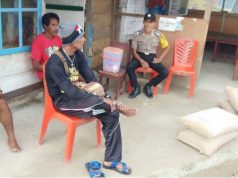 Bhabinkamtibmas Desa Waturu giat Binluh New Normal kepada warga dengan kearifan lokal dialog setempat