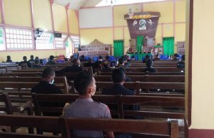 Bhabinkamtibmas Waturu hadir dan amankan jalannya Ibadah Peneguhan Sidi