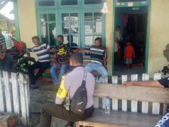 Sambangi Warga di depan Rumah Bhabinkamtibmas Wermatang Sosialisasi New Normal
