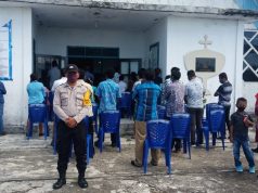 Bhabinkamtibmas Wowonda hadir amankan giat Misa Minggu biasa ke-XII