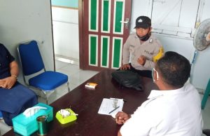 Bhabinkamtibmas Wowonda dalam Diskusi Penjaringan Pilkades bersama Pejabat Desa