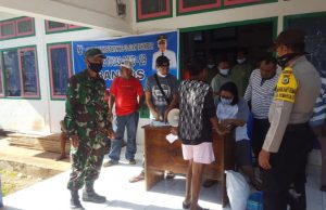 Bhabinkamtibmas Rumahsalut Kawal Giat Bansos Dinsos Kabupaten Kepulauan Tanimbar