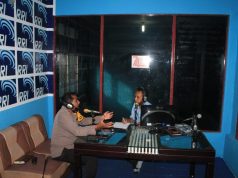 Kapolres MTB Live RRI Saumlaki dalam giat New Normal