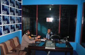 Kapolres MTB Live RRI Saumlaki dalam giat New Normal