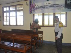 Kabag Ops Polres MTB Pimpin Tim gabungan TNI / Polri laksanakan penyemprotan cairan Disinfektan pada Gereja Protestan “DAMAI” Saumlaki