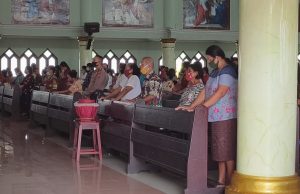 Kasat Binmas Polres MTB hadiri sekaligus bertindak selaku Ka Tim Pam pada Ibadah minggu Gereja Katholik Hati Kudus Yesus Olilit Barat