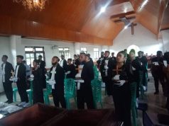 Bhabinkamtibmas Lermatang hadiri sekaligus laksanakan Pengamanan Ibadah Minggu di Gereja Bethel Lermatang