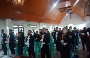 Bhabinkamtibmas Lermatang hadiri sekaligus laksanakan Pengamanan Ibadah Minggu di Gereja Bethel Lermatang