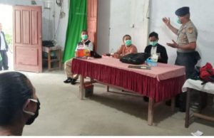 Personil Polsek Nirunmas Polres MTB laksanakan Sosialisasi New Normal kepada Perangkat Pelayan Gereja Jemaat Tutukembong