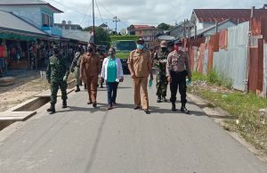 Polsek Larat bersama Gugus Tugas Covid-19 Tanut dan TNI Giat Patroli Sosialisasi New Normal dan bagi masker gratis