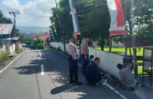 Kapolsek Tanimbar Selatan Pimpin Giat Kurvei dan Pasang umbul – umbul di Mako sambut Hari Bhayangkara ke – 74