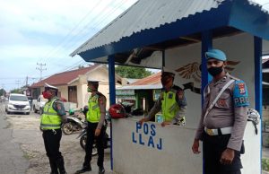 Personil Seksi Propam Polres MTB laksanakan pengawasan rutin personil pada Pos Lalu lintas