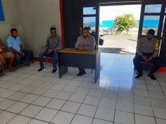 Waka Polsek Tanimbar Selatan pimpin giat mediasi permasalahan dugaan Kekerasan bersama terhadap orang di Mako Polsek.