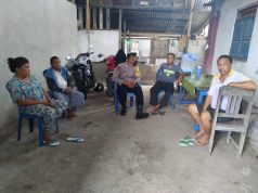 Kunjungi Warga Lewat Giat DDS, Bhabinkamtibmas Desa Amdasa Sampaikan Prosedur Tatatan Hidup Baru / N