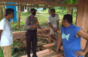 Bhabinkamtibmas Desa Kabiarat Dalam Giat Binluh,Mensosialisasikan New Normal