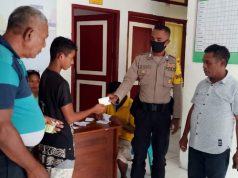 Bhabinkamtibmas & Babinsa Sinergis Dalam Pam Penyaluran Bantuan Token Pulsa Listrik Pada Desa Lauran