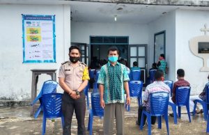 Ibadah Minggu Di Gereja Santa Maria Imaculata Mendapat Pengamanan Oleh Bhabinkamtibmas Desa Wowonda
