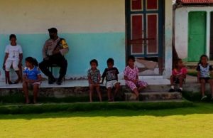 Bhabinkamtibmas Adodo Molu Sambangi SD Kristen Adodo Molu Sampaikan Pesan-Pesan Kamtibmas