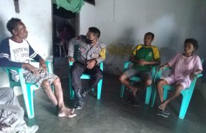 Menyambangi Keluarga Titirloloby, Bhabinkamtibmas Amdasa sampaikan New Normal