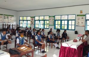 Berikan Materi Kenakalan Remaja kepada Siswa MOS, Bhabinkamtibmas Batuputih sampaikan Adaptasi Kebiasaan Baru