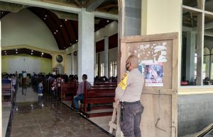Misa St. Paulus Bomaki dihadiri dan diamankan Bhabinkamtibmas