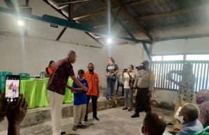 Bhabinkamtibmas Bomaki amankan Giat Pembagian BST