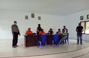 Bhabinkamtibmas Latdalam Amankan Giat Pembagian BST