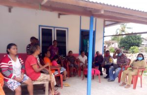 Bhabinkamtibmas Latdalam lakukan kegiatan Duduk Bacarita Kamtibmas bersama beberapa Tokoh Desa