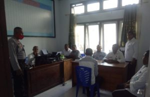 Giat Pendaftaran Balon Kades Latdalam mendapat Pengamanan Bhabinkamtibmas