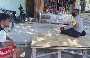 Bhabinkamtibmas Lauran Sambangi Bapak Yamin Sampaikan Adaptasi Kehidupan Baru