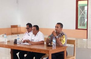 Pemdesa Lermatang mendapat Sosialisasi Saber Pungli dari Bhabinkamtibmas