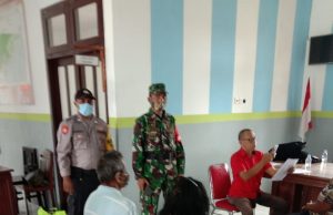 Bhabinkamtibmas Lorulun, mengamankan pembagian dana BST