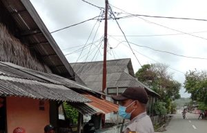 Cegah gangguan Kamtibmas, Bhabinkamtibmas Lorulun bubarkan warga yang Miras