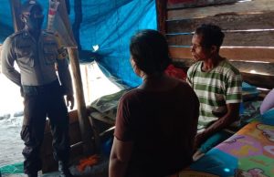 Bhabinkamtibmas Matakus Kunjungi Bapak Benjamin Amarduan dan Sampaikan Binluh Adaptasi Kebiasaan Baru