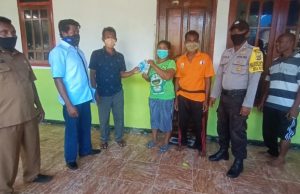 Bhabinkamtibmas Matakus amakan Giat Pembagian BLT