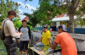 Sambangi warga Rt 15 / Rw 03, Bhabinkamtibmas Olilit Barat Ajak Patuhi Protokol Covid