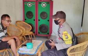 Sambangi 2 Keluarga di Desa, Bhabinkmatibmas Olilit Barat ajak Giat Bercocok Tanam