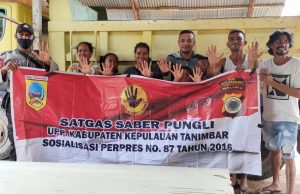 Sosialisasi Perpres Nomor 87 tahun 2016 Bhabinkamtibmas Olilit Barat di Rumah Bapak Stanislaus Watuwitak
