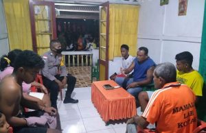 Bhabinkamtibmas Olilit Timur Mediasi Masalah Pengrusakan Rumah Bapak M. Fenanlampir