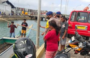 Sambangi KM. Fulus 02, Bhabinkamtibmas Perairan Saumlaki imbau Keselamatan Pelayaran.