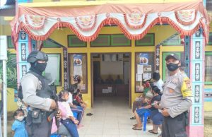Bhabinkamtibmas Sifnana dan Personil Sat Sabhara Polres MTB amankan Giat Pembagian BST