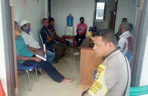 Bhabinkamtibmas Wermatang Giat Kordinasi bersama Pemdes dan Imbau Netral dalam Pilkades