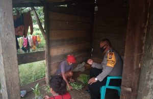 Bripka N. Kundre Kunjungi warga sosialisasi Adaptasi Kebiasaan Baru dan Ajak Giat bercocok tanam