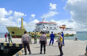 Waka Polres MTB Pimpin Giat Pam Kedatangan Pelaku Perjalanan dengan KM. Sanus 60
