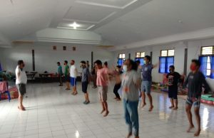 Petugas Jaga di lokasi Karantina Aula Bhayangkara Polres MTB Giat Pengontrolan Peserta Karantina